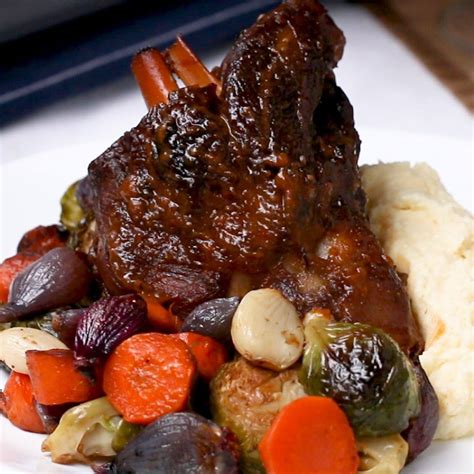 Lamb Dinner Party / Herb Roasted Lamb Chops | Bourbon and Honey | Recipe ... : A progressive ...