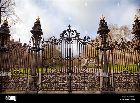 Hyde Park Gate - London Stock Photo - Alamy