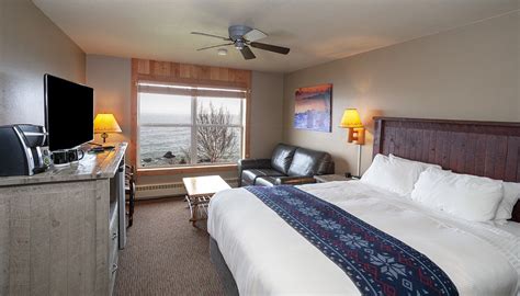 Lake Superior Lodging Options at Cove Point Lodge