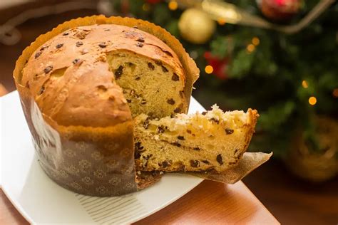 How To Eat Panettone: Best Ways To Cut, Serve And Pair It | A Sprinkle Of Italy