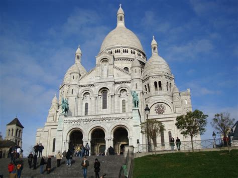 World Visits: Montmartre Most Popular Hill In Paris, France