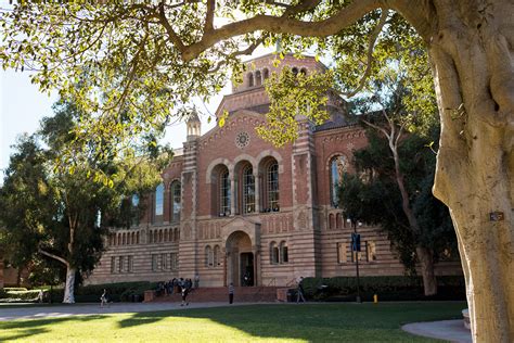 Powell Library’s bells ring in school year with playlist starring alumni’s music - Daily Bruin