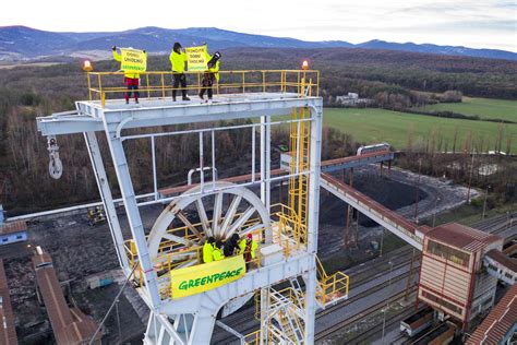 Greenpeace activists detained for peaceful protest - Greenpeace International