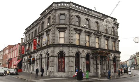 The Left Bank Bar Kilkenny is a landmark in the City. This busy bar and