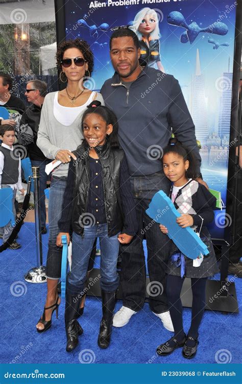 Eddie Murphy, Michael Strahan, Nicole Mitchell Murphy Editorial Stock Photo - Image of nicole ...