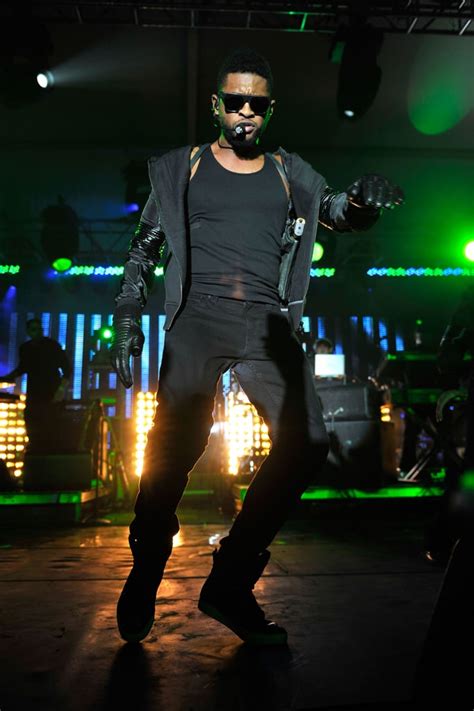 Usher showed off his signature sexy dance moves during a party | Pictures of Celebrities at ...