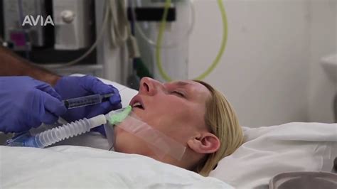 Endotracheal intubation for plastic surgery - YouTube