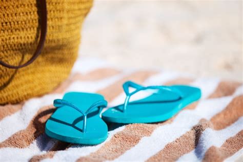 18 Best Beach Flip Flops - Shoerazzi