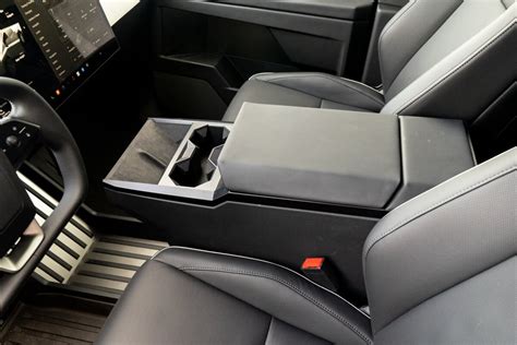 2025 Tesla Cybertruck: 21 Interior Photos | U.S. News