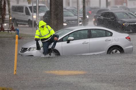 Historic rainfall floods South Florida – New York Daily News