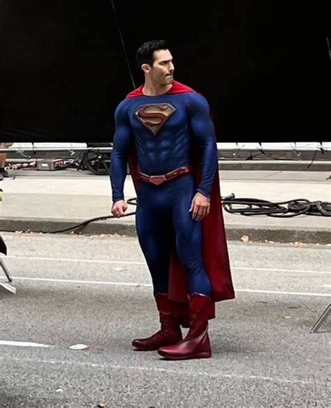 Tyler Hoechlin Debuts New Superman Suit Superman Lois Imgbb | Hot Sex Picture