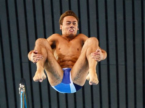 Olympic divers' funny faces - CBS News