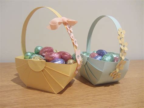 CraftyCarolineCreates: Easter Basket Papercraft Tutorial