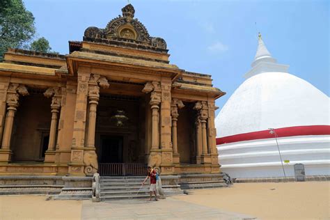 Kelaniya Temple undergoes disinfection process - The Morning - Sri Lanka News