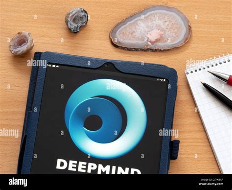 Deepmind logo hi-res stock photography and images - Alamy