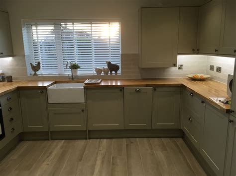 Howdens Burford Grey Kitchen with wooden worktops and grey wood effect flooring. | Grey shaker ...