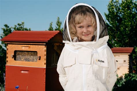 4 Tips for Beekeeping with Children • bellybrief