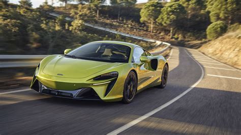 Download Green Car Supercar Car McLaren Vehicle McLaren Artura 4k Ultra HD Wallpaper