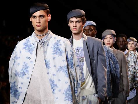 Dior Homme swings romantic with embellished men’s looks at Paris ...