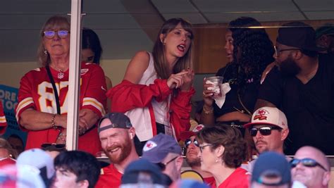 Taylor Swift turns out to see Travis Kelce, Kansas City Chiefs ...