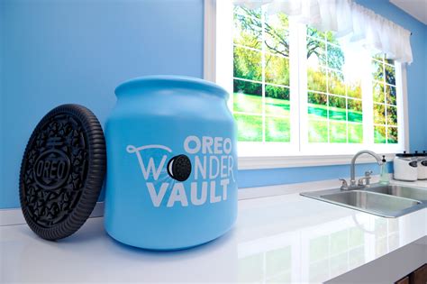 This Brand-New Oreo Flavor Combines 3 of Your Favorite Cookies | Glamour