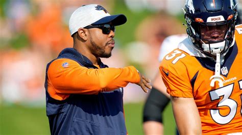 'Be authentic': How 29-year-old Denver Broncos DBs coach Christian Parker reaches players - ESPN ...