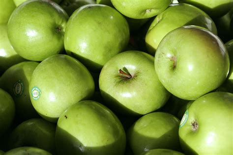 File:Granny smith apples.jpg