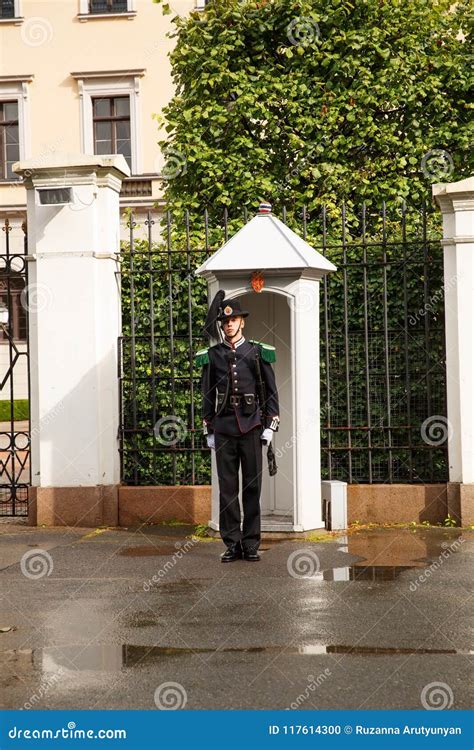 The Royal Palace Guard in Oslo Editorial Image - Image of architecture ...