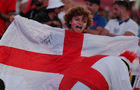 England fans enjoy their day in the sun at World Cup opener | Reuters