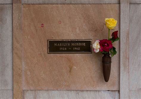 Marilyn Monroe plaque in Pierce Brothers Westwood Village Memorial Park ...