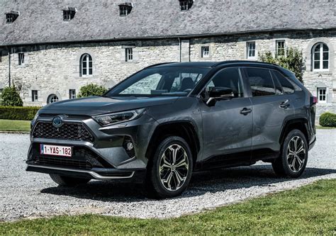 2021 Toyota RAV4 Plug-in Hybrid Özellikleri ile Tanıtıldı