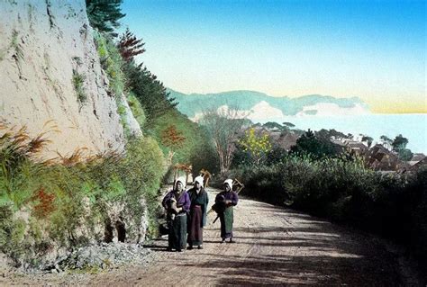 THREE WOMEN ON THE OLD CLIFF ROAD OF NEGISHI -- A Meiji-Era Scene Near Old Yokohama Japan | 日本の ...