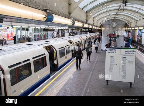 Hammersmith station hi-res stock photography and images - Alamy