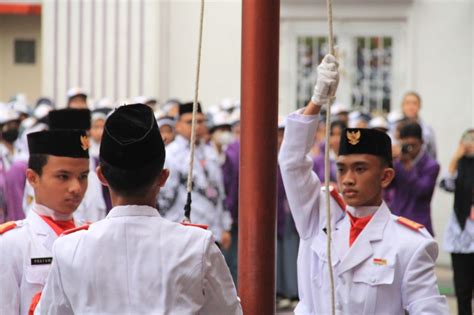 UPACARA MEMPERINGATI HARI GURU NASIONAL SMA PRESTASI PRIMA TAHUN ...