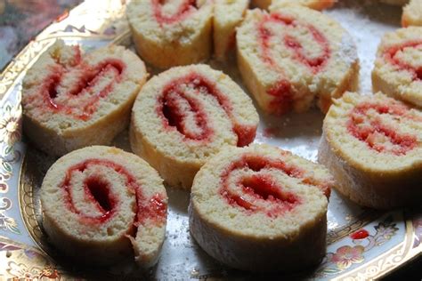 Swiss Roll Recipe / Jelly Roll Recipe / Jam Roll Recipe - Yummy Tummy