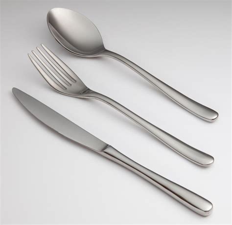 What are the Different Types of Silverware? (with pictures)