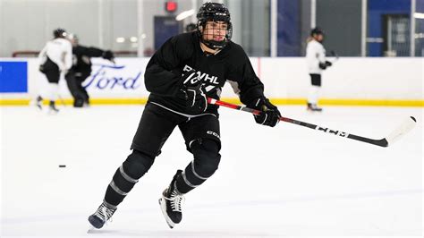 Pro women's hockey in the spotlight as new league begins on New Year's ...