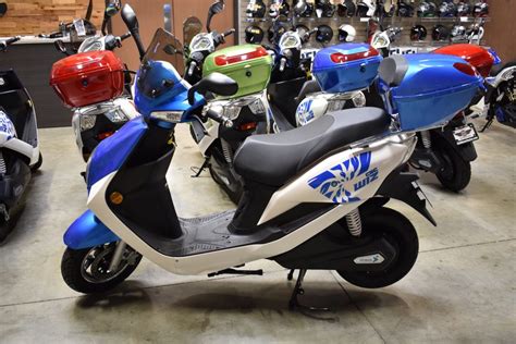 CSC Wiz electric scooter is America's first fast and affordable e-moped