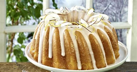 White Drizzle Icing For Bundt Cake | The Cake Boutique