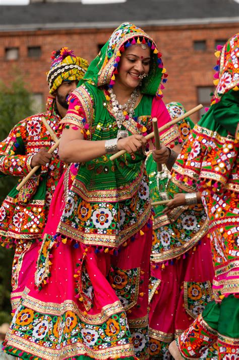 Garba Dance Classes in Ahmedabad | Garba dance, Teej festival outfits, Dance outfits