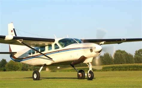 ¿Cuál es la velocidad de una avioneta Cessna? - Colectivia Blog | Parques de atracciones ...