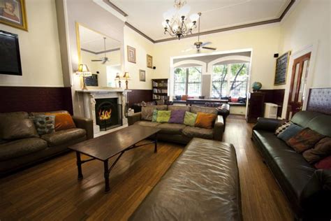 11 BEST Hostels In Melbourne (2023)