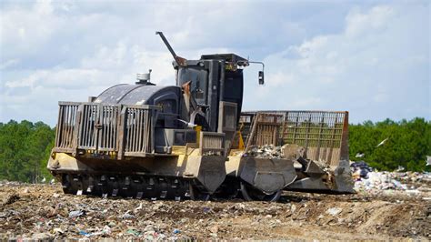 Landfill operator impressed by TANA landfill compactor - TANA From Waste to Value®