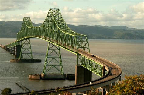 Essay-eh: Columbia River Bridge in Oregon