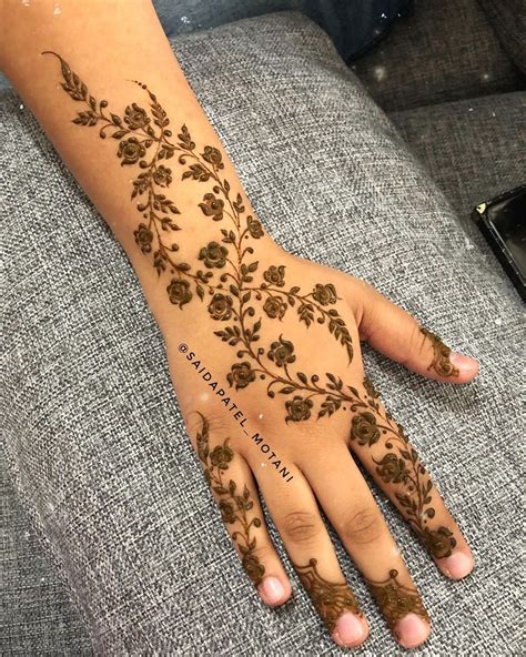 Henna | Art on Instagram: "Floral henna 🥀 ♥️ #designbysaida#henna#henna_i#hennainspire# ...