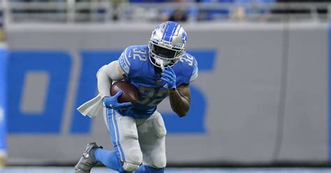 Lions RB D'Andre Swift Suffered Sprained Shoulder Injury vs. Bears on Thanksgiving | News ...