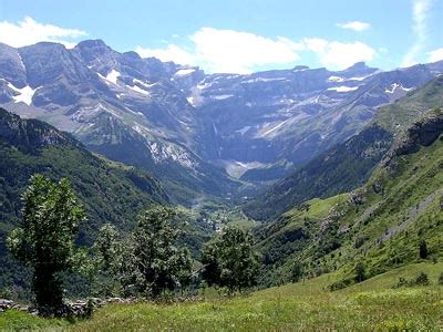 the pyrenees mountains designate the border between france and ...