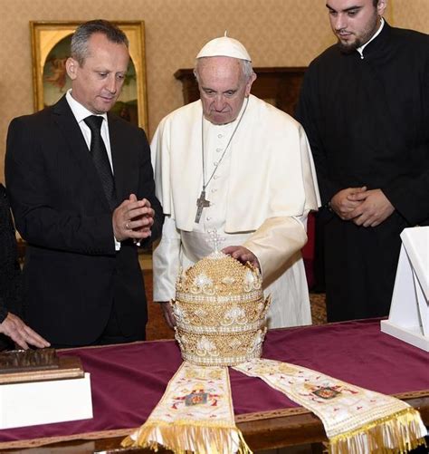 Klave Centesca THE BLOG: New Papal Tiara for the reigning Pontiff, Pope Francis