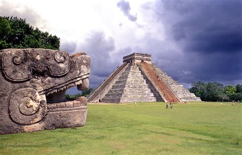 Mayan Pyramid and Guard at Chichen Itza, Mexico | Details be… | Flickr