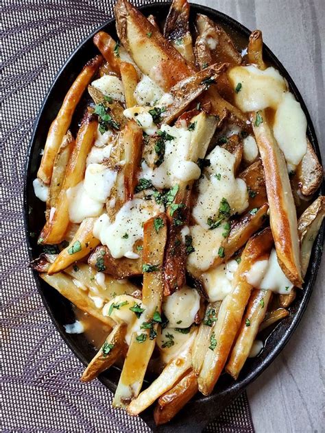 Traditional Canadian Poutine | Canadian poutine, Poutine recipe, Canadian cuisine